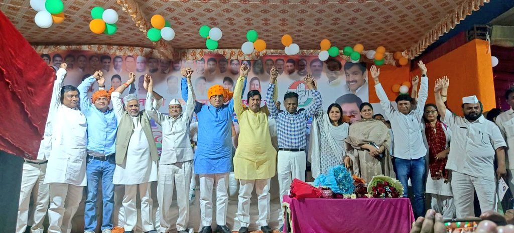 Dr_Uditraj's tweet photo. आज जिला कांग्रेस कमेटी रोहिणी के कार्यालय पर आयोजित कार्यकर्ता बैठक को संबोधित किया।कार्यक्रम में दिल्ली कांग्रेस कमेटी के प्रदेश अध्यक्ष श्री अनिल कुमार जी के अलावा, जिला कांग्रेस अध्यक्ष श्री विशाल मान जी,अन्य सभी वरिष्ठ कांग्रेस नेताओं और सैकड़ों कार्यकर्ताओं ने भी भाग लिया. https://t.co/qTAEtsYCBq