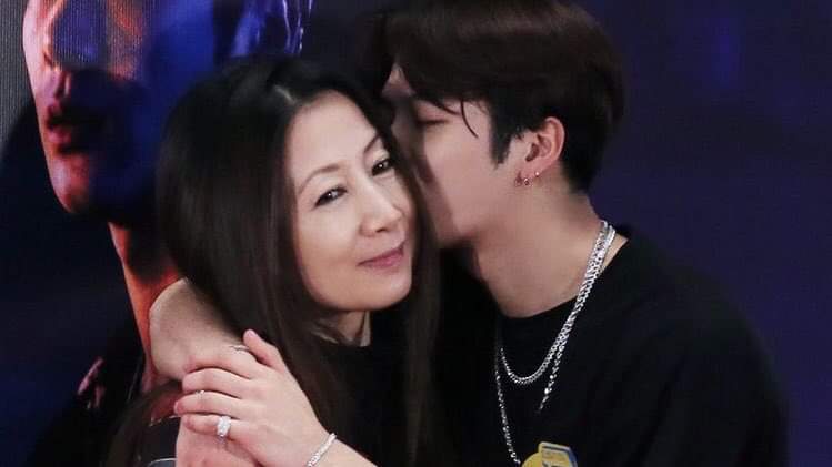 I really Appreciate Jackson Wang and the love he has for his mom. 🥺❤️
Thanks for you mama Sophie for brought this perfect person to this world 🌍😭❤️
#JacksonWang #JacksonWangDay #HappyJacksonDay #TEAMWANG
#happyBirthdayJacksonWang
#KINGJACKSONDAY