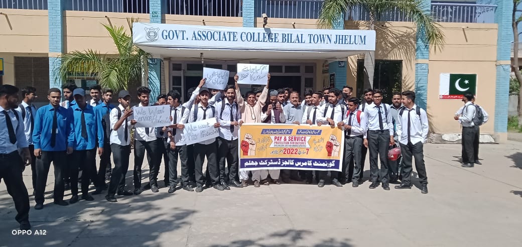 asim_professor's tweet photo. @teacherqasim Prof.Asim
From jhelum
Unite for right# https://t.co/AbvAc7495j