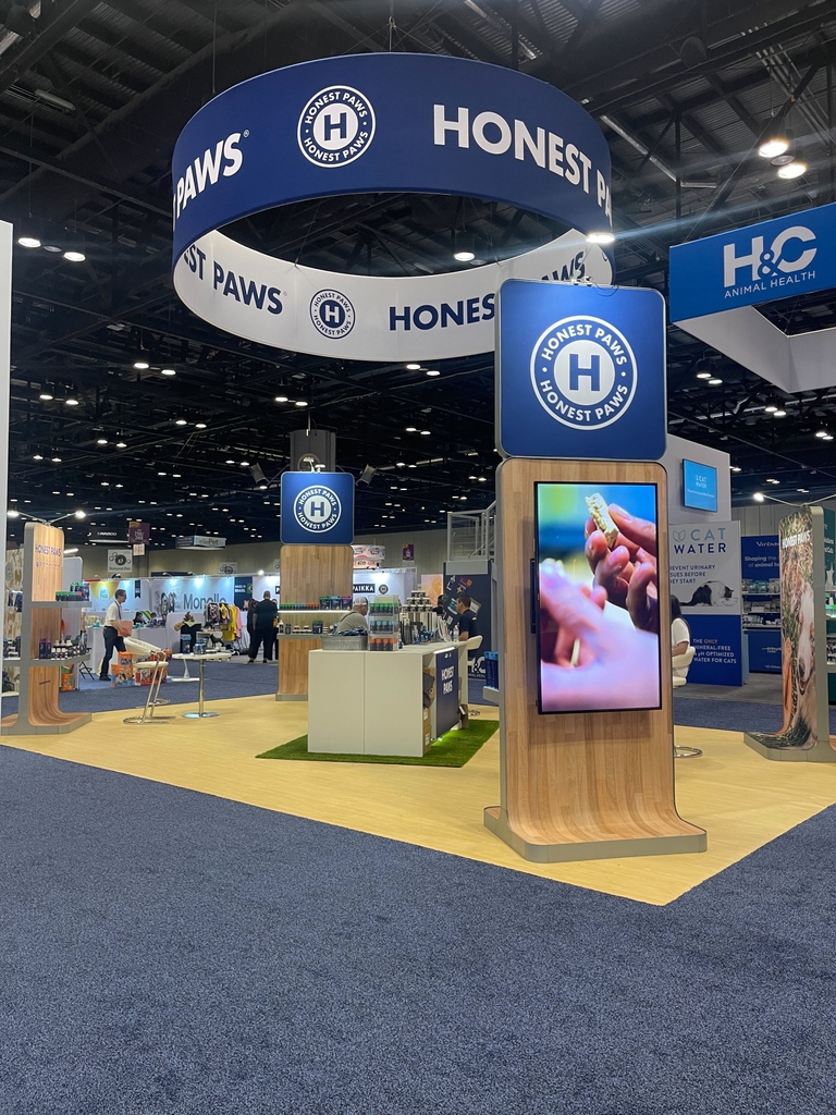 honestpaws's tweet photo. What an amazing week we had at the @globalpetexpo 💙🐾🤩 
#GlobalPetExpo https://t.co/UUZsUN49RG
