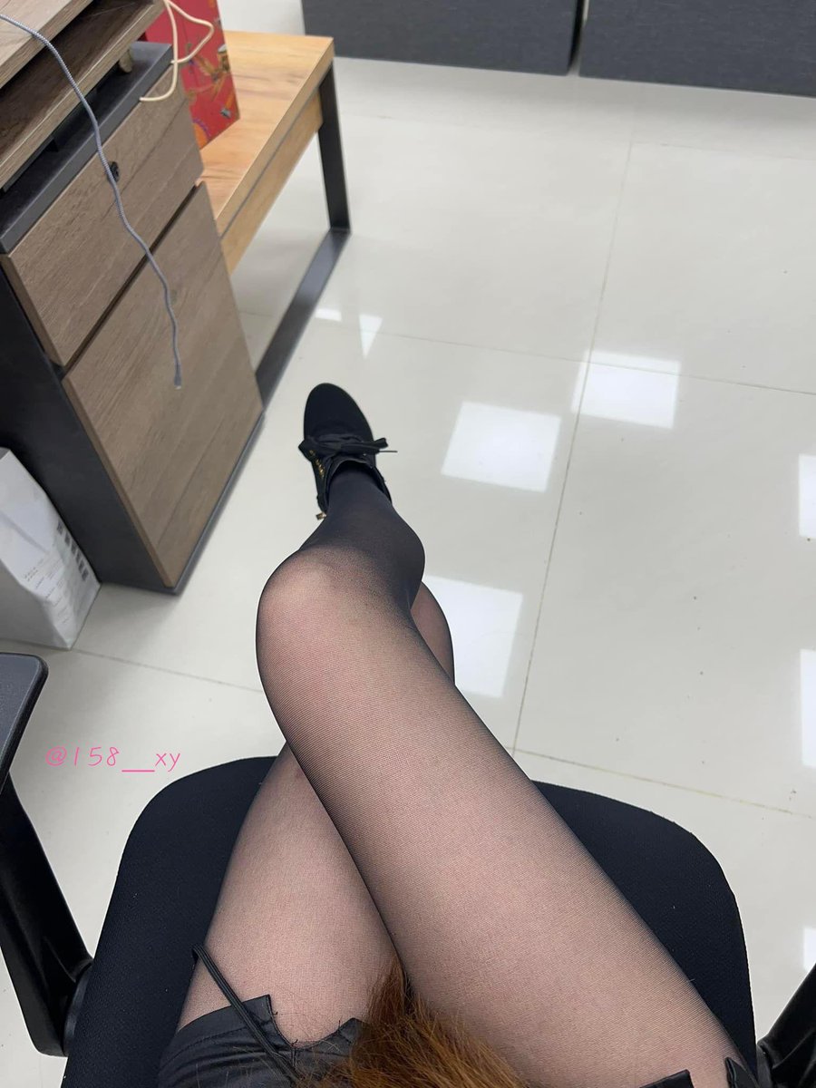 很少穿黑絲襪 好不習慣
這樣是好看的嗎… https://t.co/uoxTGKd2UQ