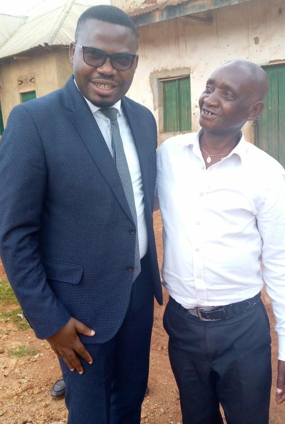 Bamporikie's tweet photo. Nyuma y'imyaka 30 Mpuye na mwarimu Karori wanyigishije  mu mwaka wa kabili w'amashuri abanza 1992, ati: uri Bamporiki? Nti ndiwe. ati:  rero mwana wanjye ubwo nkubonye bitari mu iradiyo Ndizihiwe. Kandi nguhaye Umugisha ahasigaye niyo nasazabejo! Hari ubwo umuntu yishima byuzuye. https://t.co/wj1aInKef5