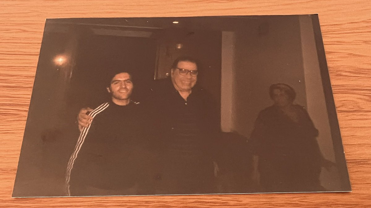Que tristeza tan grande.
Enorme persona y artista.
Tuve la suerte de conocerte los últimos 25 años!
Esta es de febrero 1997 en Necochea. #PINTI
