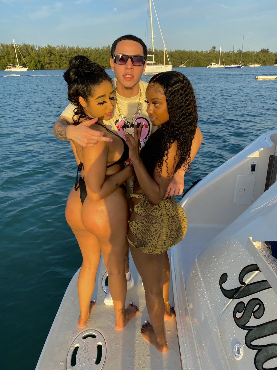 suavee_jayy's tweet photo. MIAMI 🌴 https://t.co/42d4RIdWTq