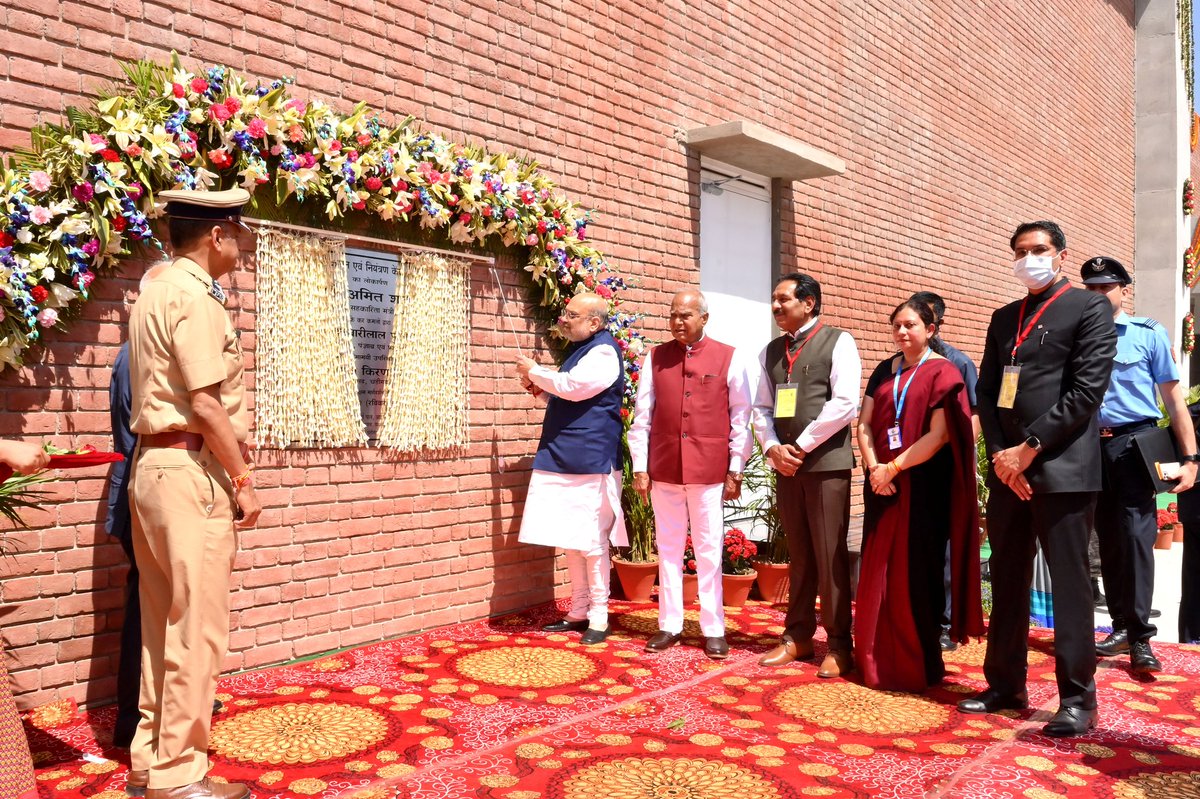 MCChandigarh's tweet photo. Integrated Command and Control Centre under Smart Cities Mission inaugurated by Mr. Amit Shah today, making Chandigarh safer, secured and efficient
@MoHUA_India @SmartCities_HUA @ChandigarhSmart #IntegratedCommandandControlCentre https://t.co/CtcCvTvYzj