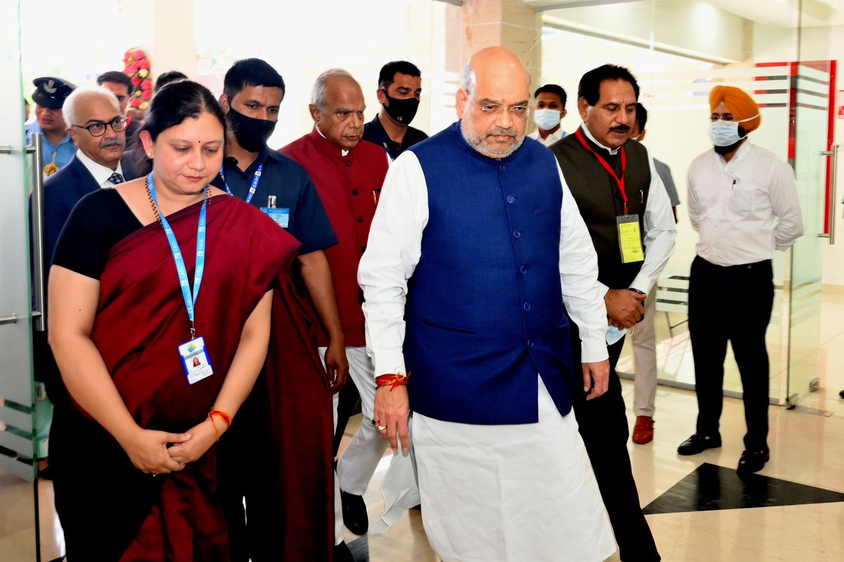 MCChandigarh's tweet photo. Integrated Command and Control Centre under Smart Cities Mission inaugurated by Mr. Amit Shah today, making Chandigarh safer, secured and efficient
@MoHUA_India @SmartCities_HUA @ChandigarhSmart #IntegratedCommandandControlCentre https://t.co/CtcCvTvYzj