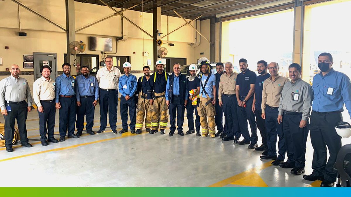 saudi_aramco's tweet photo. رئيس الشركة وكبير إدارييها التنفيذيين، أمين الناصر، أثناء لقائه بفرق العمل عند زيارته لمحطة توزيع المنتجات البترولية في شمال جدة:

"بكم نفخر، وعلى سلامتكم نحرص فأنتم أغلى الطاقات، وبوقوفكم في مواجهة الخطر والعدوان وتعاملكم مع الحدث بوقتٍ قياسي أثبتم للعالم تميزكم" https://t.co/oRknMW4M0H