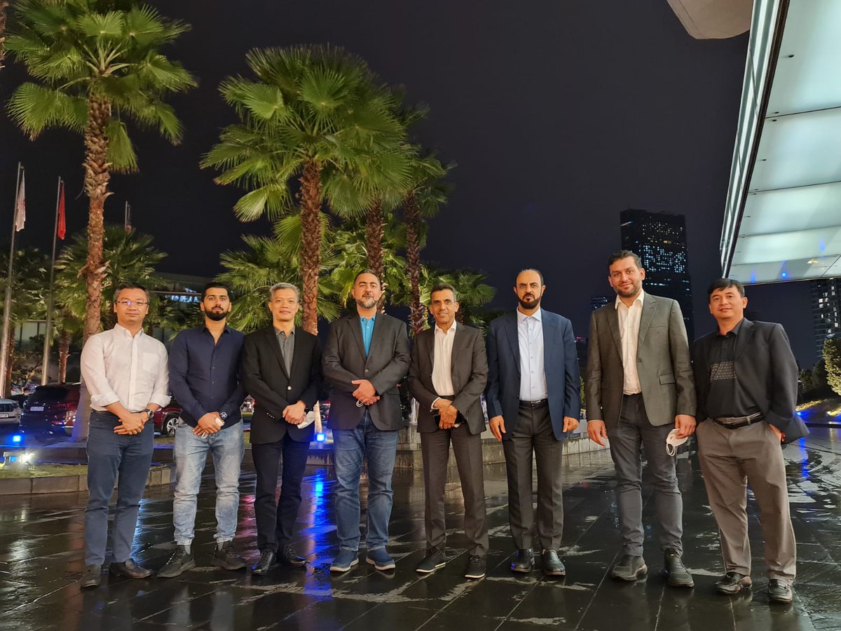 إلتقى سعادة السفير رئيس البعثة بأعضاء مجلس إدارة الشركة العمانية الفيتنامية للاستثمار المشتركة أثناء زيارتهم إلى جمهورية فيتنام الاشتراكية خلال الفترة من ٢٦ إلى ٢٩ مارس ٢٠٢٢م