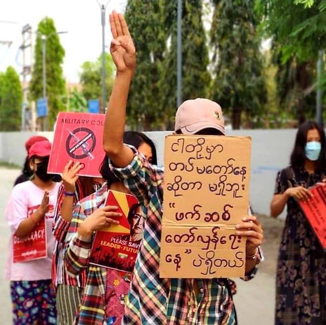 minoo0708's tweet photo. This banner of the protester says there's no such day as Armed Forces Day, but the Anti-Fascist Revolution Day. #2022Mar27Coup  #WhatsHappeningInMyanmar  #FckTheFascistMilitary https://t.co/Xiwb2lUet9