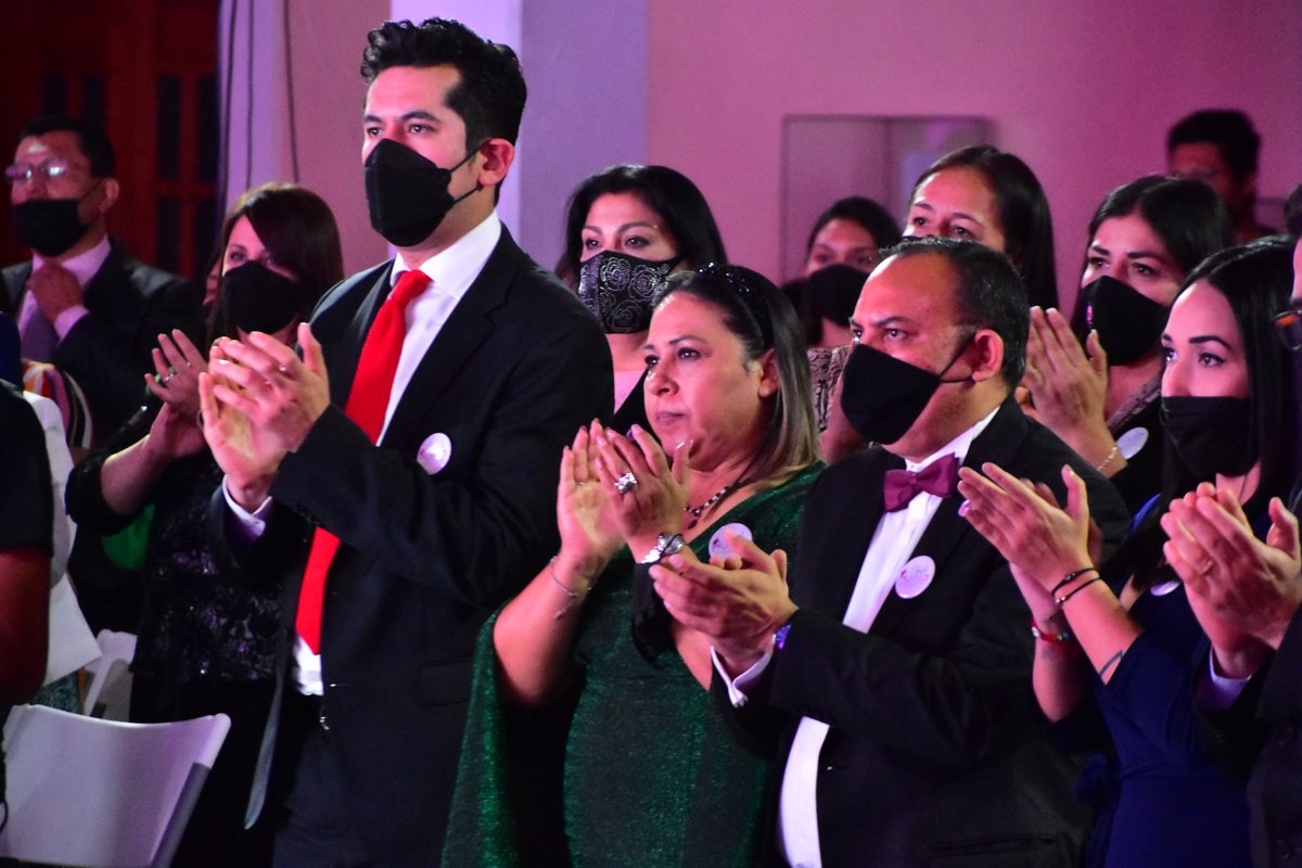 RocioAguilarTe1's tweet photo. Felicito a su Presidenta, Lic. Alma Zamora Espinoza, y a todas las personas que integran esta gran institución, por su sexto aniversario.
Este sábado tuve el honor de asistir a la #GalaMusical #DejandoHuella, en Patio del Museo del Premio Nacional de la Cerámica, Tlaquepaque.
2/4 https://t.co/MYmS5ZRRcG