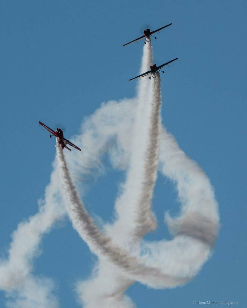 floatplanes's tweet photo. The Marksmen aerobatic team, performed the first ever airshow at the stellenbosch airshow 2022. What a great performance it was !!
@marksmen_aerobatic_team @Officialleatt #aviation #airshow #stellenboschairshow @Contraconsolidations #marksmenaero #flywi… https://t.co/G70XkpVzj2 https://t.co/lvLtqaJBCb