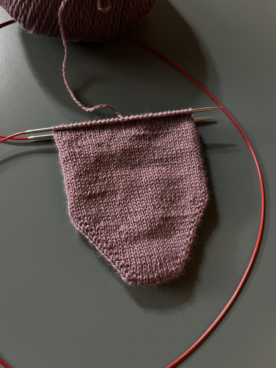 awatson_32's tweet image. Why does it feel like this is taking forever? Also, why does the toe make me feel weird? 

#toeupsocks