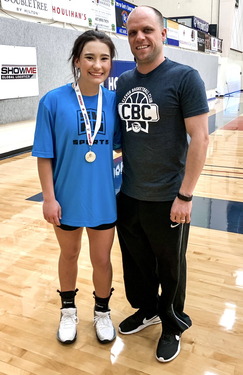 irelandjones10's tweet photo. thank you @ClarkSatterlee for coming out for the @SWMOBasketball All Star game! @RiahxRobinson thank you for literally everything, you’re the best - queen of the court 💕 https://t.co/P0Ki5AzZfd