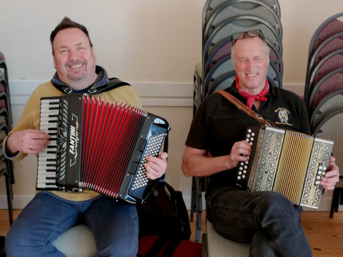 WreckersMorris's tweet image. The sun shone on our last full weekend practice! Tunes were played with gusto and dances were danced like the final of Strictly!

Looking forward to getting out and Wrecking this summer - see you all very soon!

#morrisdancing #morrismusic #weekendpractice #bordermorris #Cornwall