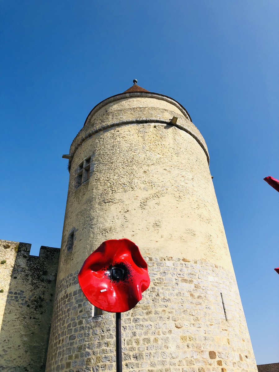 C2Valence's tweet photo. Une bonne semaine démarre par un bon week-end 📕🐾🏰🎾🌺🌷 https://t.co/zx40E57sDV