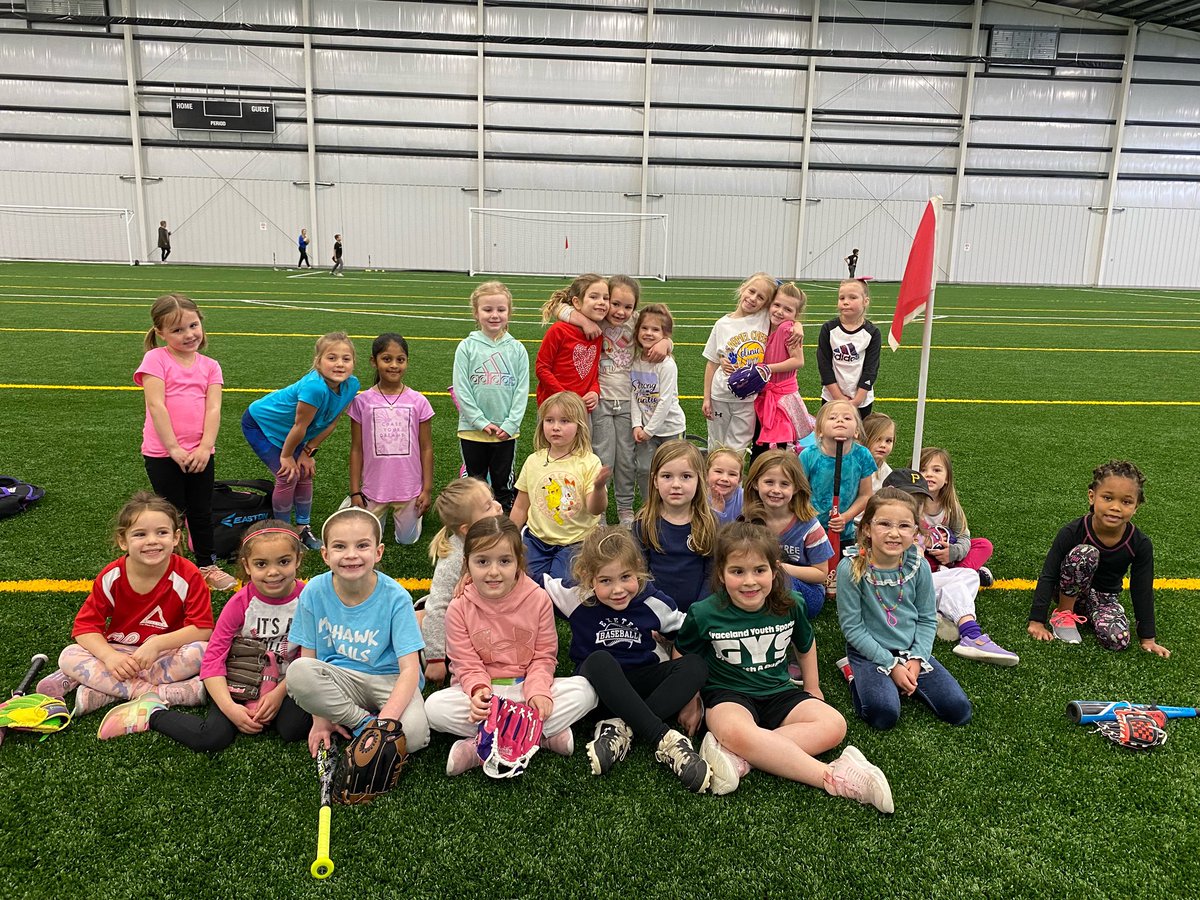 HoundsSB's tweet photo. Thanks to all of the @CarmelDadsClub players and coaches who came out to our season kick-off camp yesterday! We enjoyed working with the you and hope to see you in the stands at Cherry Tree this year. #Hounds 🥎 https://t.co/ptuM9C1CS3