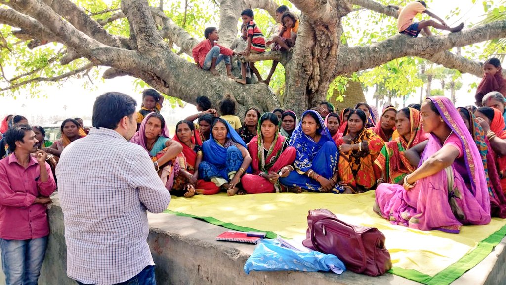 saurabhiirm's tweet photo. @ActionAidIndia organized meeting of #women leaders in #Fatehpur block of #Gaya. Women narrated their struggle during #COVID19. Presently they are demanding work under #MGNREGA &amp; supporting others to access government's social security schemes. @sndeep @dipalisharma02 https://t.co/68Ix9SjFpY