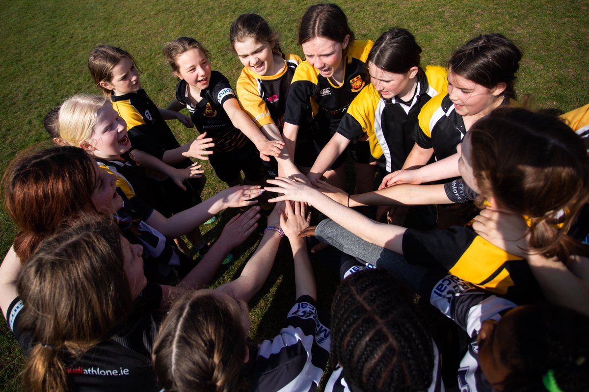 IrishRugby's tweet photo. The sun was shining on our first #AvivaMinis festival of the season. 

A huge thanks to @CillDaraRFC for hosting the Girls Featival and to all the clubs who made it such a fun day. 

 #SafeToDream #rugby https://t.co/40Yr3hTZJp