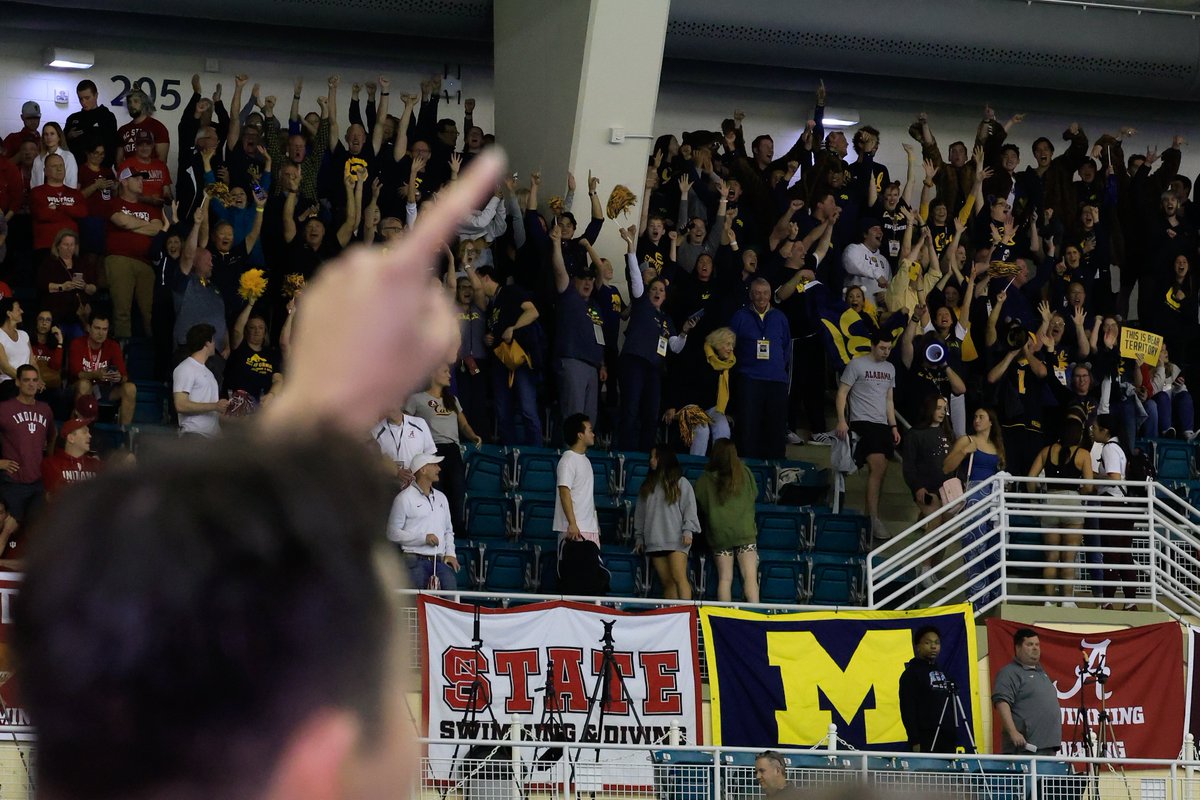 calmenswim's tweet photo. Incredible support all week long. 💙💛

Our #CalFamily turned ATL into BEAR TERRITORY! https://t.co/uxIPctqlXJ