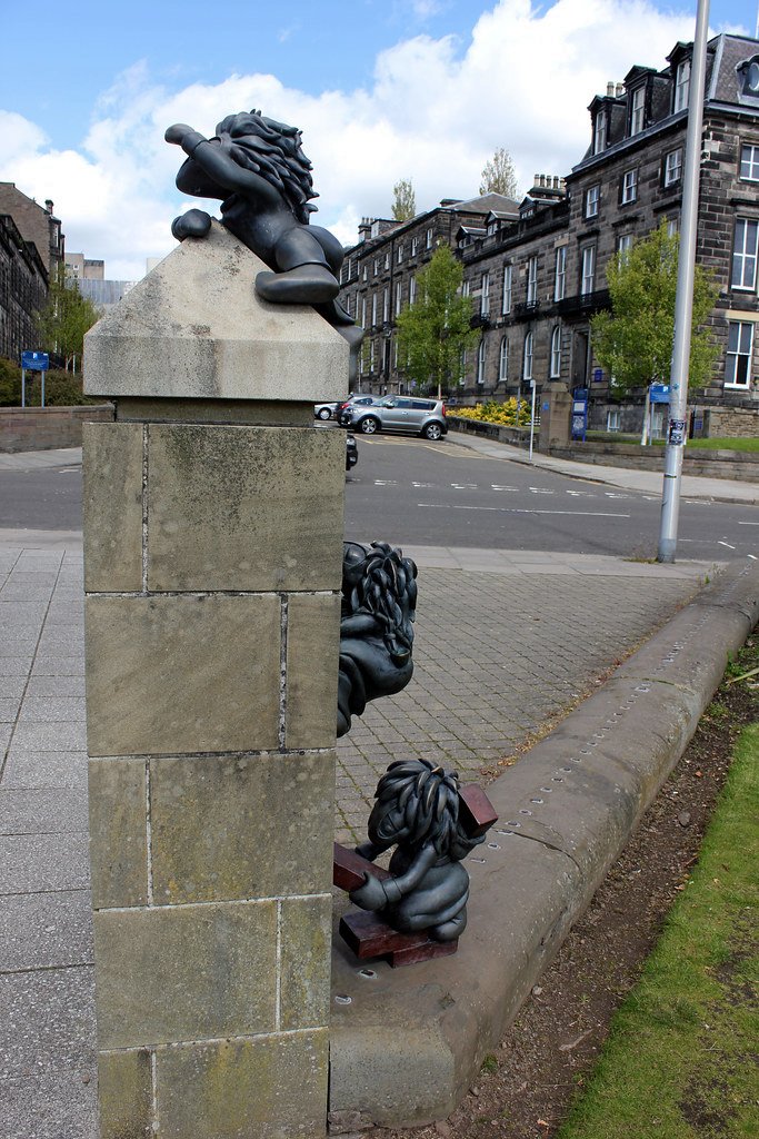 damgentemp's tweet image. They do have the statue though!