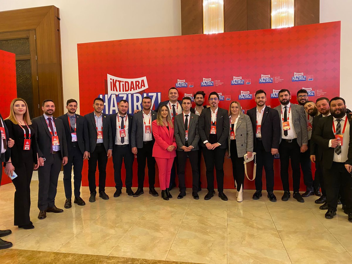 Biz biliyoruz. Ülkemizi yeniden aydınlığa kavuşturacak Kuva-yi Milliye iradesi seninle Cumhuriyetimizi yeniden inşa edecektir…
#GeliyorGelmekteOlan 
<a href="/kilicdarogluk/">Kemal Kılıçdaroğlu</a> 
#İktidaraHazırız