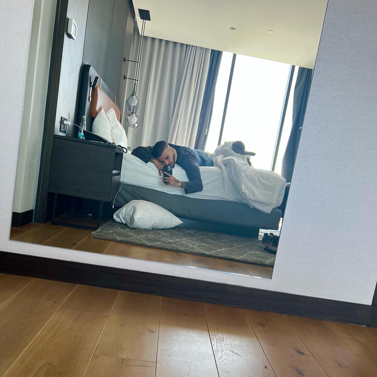 rauwalejandro's tweet photo. 😴😴😴😴😴😴😴😴😴😴 https://t.co/r2ApTX9Yyt