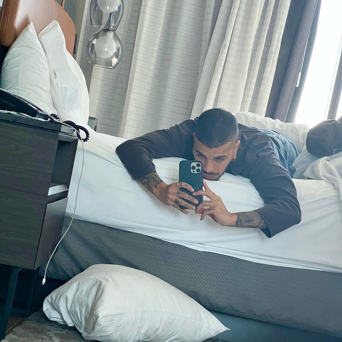 rauwalejandro's tweet photo. 😴😴😴😴😴😴😴😴😴😴 https://t.co/r2ApTX9Yyt