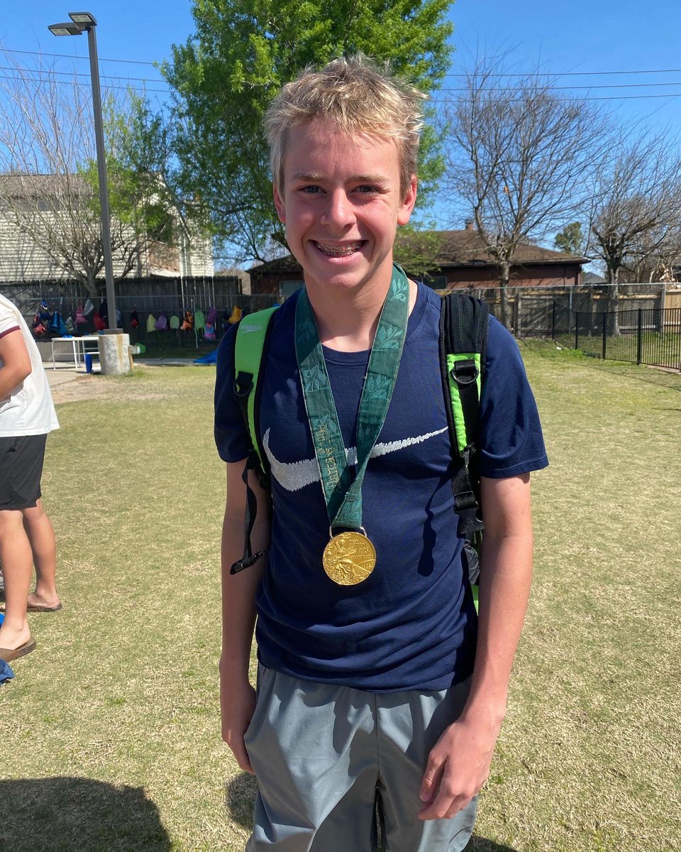 Nic_in_Tx's tweet photo. Swimming with Olympic swimmers this morning in H-Town! How cool is that? He was so excited 😎 That medal is heavy FYI!!! Bump 2 will be here later too. #codymiller #joshdavis 🏊♂️ 🥇 https://t.co/xM1Hd8YcVr