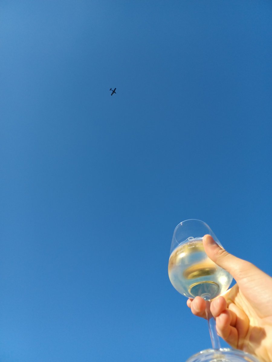 SamPieFarrow's tweet photo. @NPASNorthEast cheers guys and gals, hope you're enjoying the sun in Hull today #restdays https://t.co/mP5COzqLWB