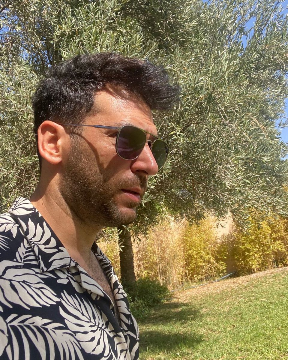 Hayat rengarenk güller ve eşsiz aromalarla dolu bir bahçe olsun.  Güneş her gün pencerenizde parlasın, aşk bol olsun ve gülüşünüz çok sevdiğimiz markanız olarak kalsın.  Seni burada Brezilya'da seviyoruz 🇧🇷
<a href="/MYildirimResmi/">Murat Yıldırım</a>
#MuratYıldırım