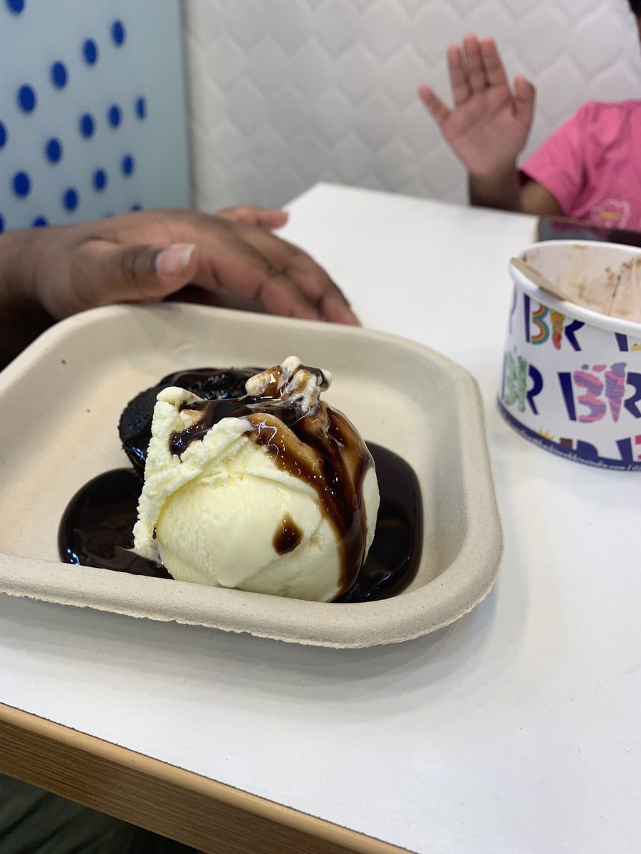 BReena28308863's tweet photo. Beat The Summer With IceCreams #BlackCurrent 💜
#ChoclateLavaVenella 🤎🤍 https://t.co/ecffB2dAJ2