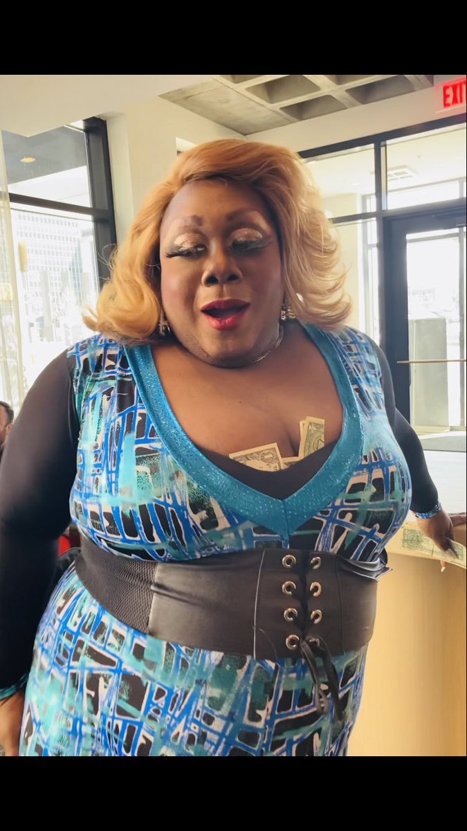 MarcMullins1's tweet photo. Brunch and a floor show!! 💅🏾

@TheHulmanIndy @HotelIndy https://t.co/UeUGcIfJW7