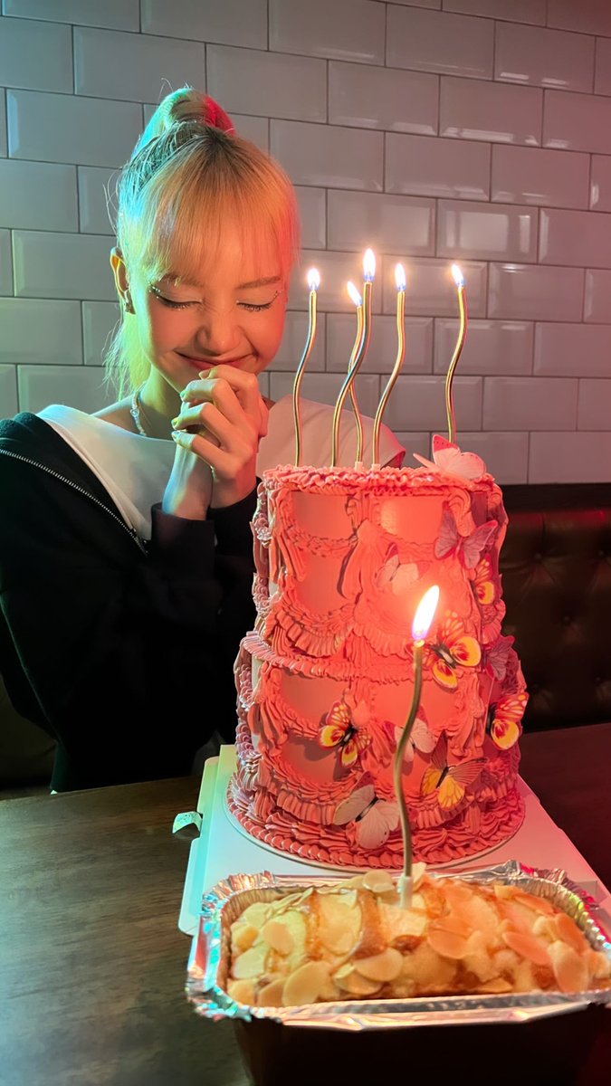 lillneva's tweet photo. สุขสันต์วันเกิดเนวาแบบย้อนหลังหนึ่งวัน 🎂 https://t.co/XMNqnDX8ZH
