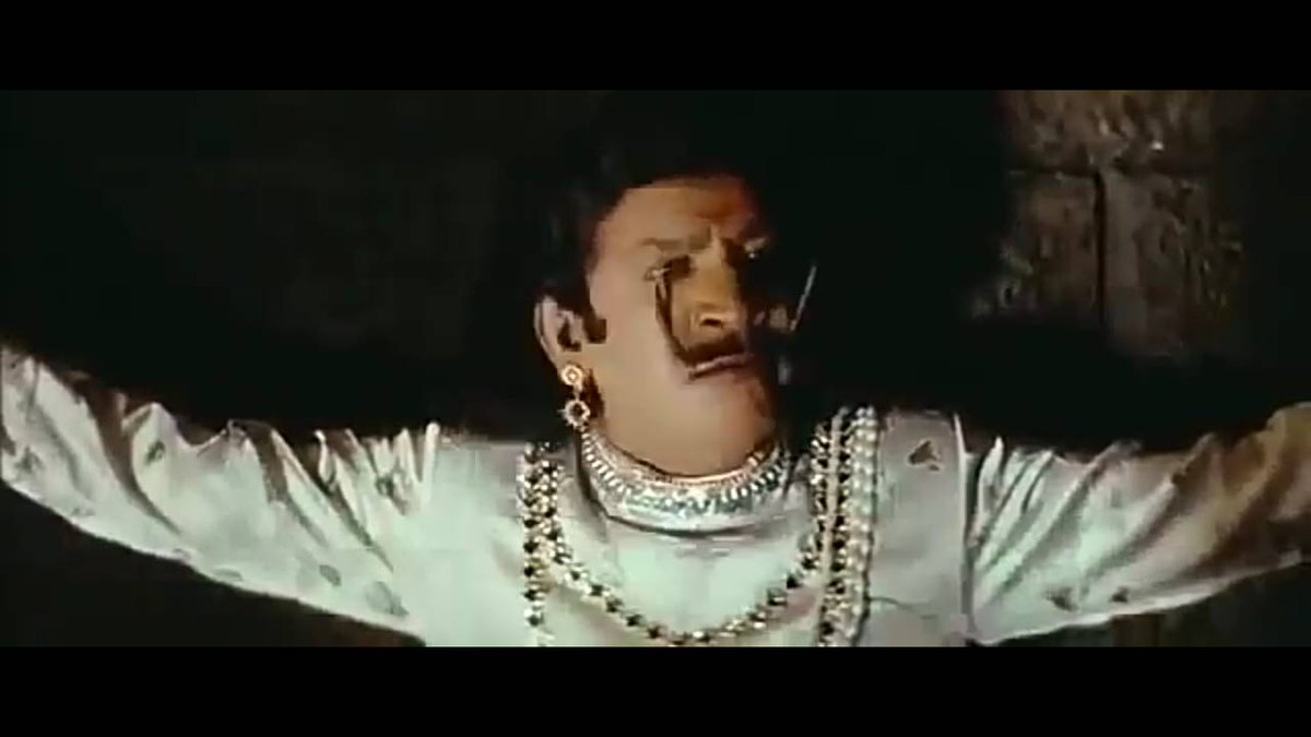 Muthusiva04's tweet photo. Rajini &amp; Ak fans :-

நம்ம போட்ட salt எல்லாம் வீணா போச்சே 

#BeastVsKgf  https://t.co/pDEXG1zvUk