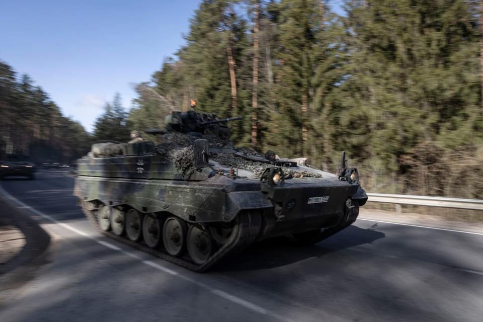 LTU_ArmedForces's tweet photo. Deployment of 1000 troops and 200 units of tanks, infantry fighting machines and armoured vehicles, etc. this morning to #RisingGriffin military exercises 🇱🇹
@BG_LTU_eFP
#WeAreNATO
#StrongTogether
#WellTrainedAndReady https://t.co/010IGKuZqd