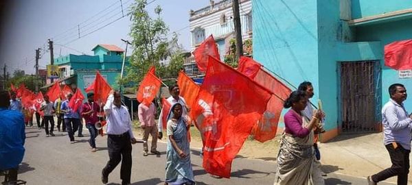 cpimspeak's tweet photo. West Bengal: Street corners, processions and other programmes were organised by Left activists across the state to mobilise support for the All India Strike. https://t.co/LeTym7YZGm