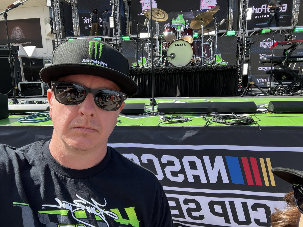 DADoramus's tweet photo. Front row for the Midland show! @KurtBusch @NASCARatCOTA https://t.co/5qu5V2Twcv