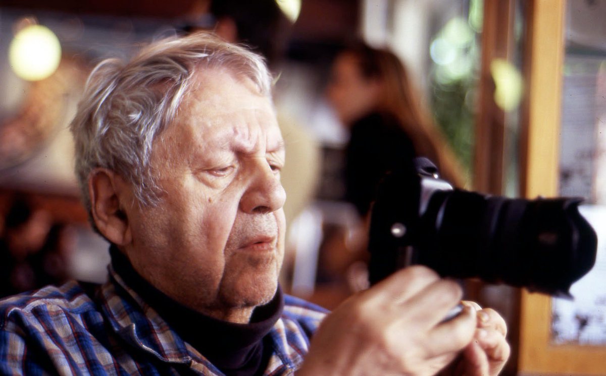 Saul Leiter chimpin on a digital camera. Film-purists are mad as hell 😂 😤 
#nftphotography