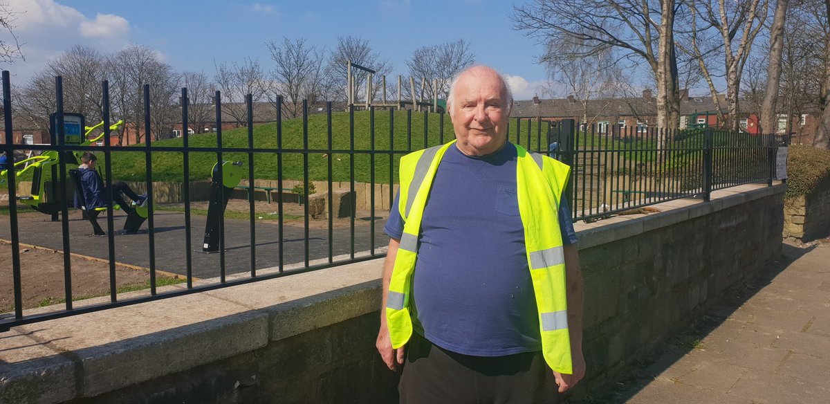 Debbie_abrahams's tweet photo. Another busy day y'day starting with a litterpick in #Clarksfield where I caught up with cllrs #PeterDean & #RiazAhmad who showed me the park devt they'd invested in Then onto #Lees with fab new candidate #GhazalaRana who's already sorting out constituents issues! #labourdoorstep https://t.co/XFmKNR9jbX