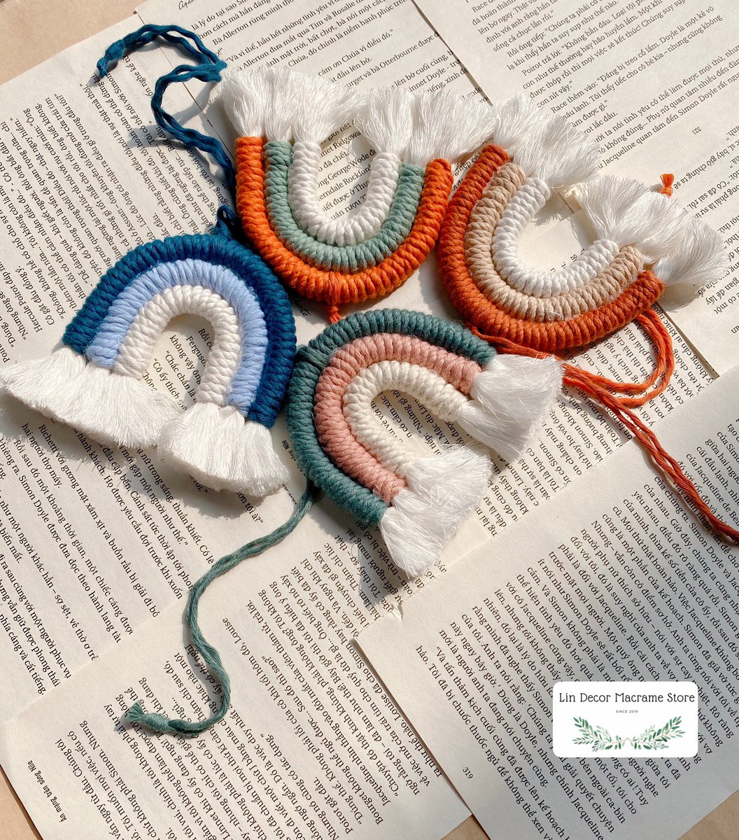 LinDecorMacrame's tweet image. This is Cute handmade rainbow rear view mirror car hanger 🌈 
#macramerainbow #macramerainbowcarcharm #essentialoilcardiffuser #bohocaraccessories #rainbowdecor #cardecor #cardiffuser #rainbowkeychain #mothersdaygift #giftforher #babyshowerideas #babyshowgift #bohocarcharm