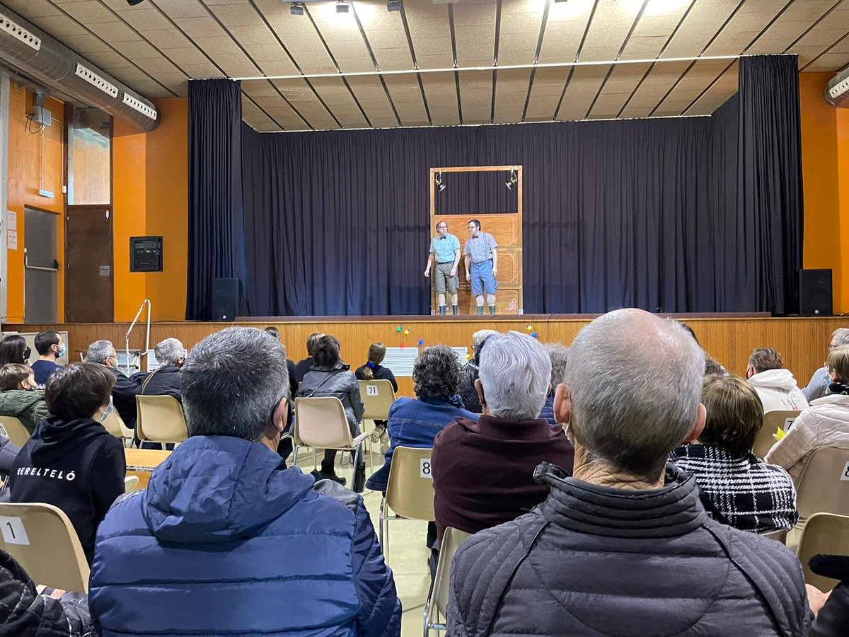 AjCornellaTerri's tweet photo. Tarda d'espectacle i moltes rialles a #LaConillera amb @slowolou, que ens han presentat 'Escargots' 👏🏻🎭

Avui ens ha tocat aixecar el cul de la cadira i sortir de Can Font de #Borgonyà, però ha valgut la pena per gaudir del show 🤩

A les 19h, segona sessió de la tarda 😜 https://t.co/Q7OR6YSprt