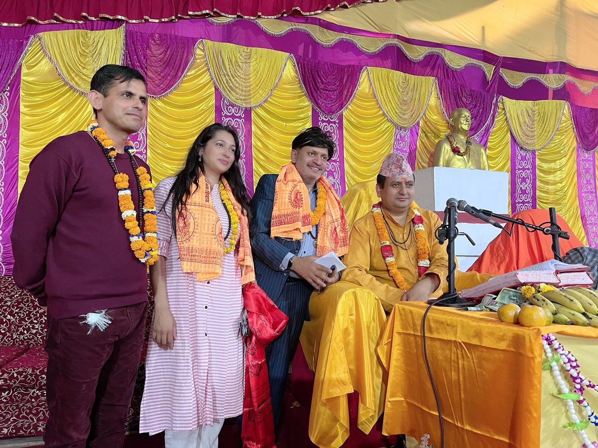 shobitasimkhada's tweet photo. वाचन प्रबिण पं दिनबन्धु पोखरेल ज्यु हजुर प्रति बिशेष आभार🙏 हाम्रो लागि पबित्र ठाउँबाट जुन सब्द र सम्मान अर्पिनु भयो त्यसको लागि धन्यवाद ! साथै बैसाख १ को टुडिखेलमा हुन गैरहेको माहायज्ञमा भक्तालुलाई ब्यासबाट निम्तो गरिदिनु भयो आफु पनि सहभागी हुने कुरा गर्नु भयो त्यसको लागि आभार | https://t.co/SzgTu3o1Nx