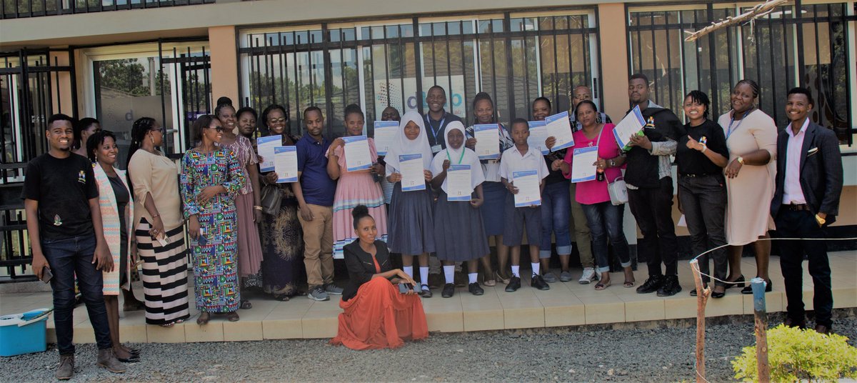 AgnithaJohn's tweet photo. 🎉🔥🔥Washindi⭐🌟 pamoja na wawakilishi wa shule wakiwa tayari wamepokea vyeti,SWASH competition imewatunuku kwa heshima kubwa @AmrefTanzania @UNICEFTanzani @udsm_alumni @EmaSuleTheGreat @jokateM https://t.co/1fUivtphsH