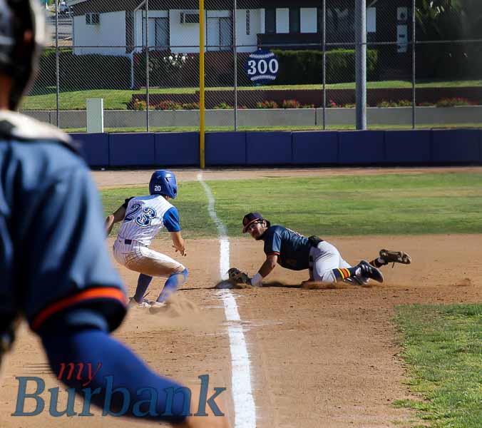 myBurbankSports's tweet image. Burbank Baseball Falls Behind Early, Falls To Chatsworth 9-2 — By Rick Assad It seemed from the outset that the Burbank High baseball team was placed in a predicament after visiting Chatsworth scored a run in back-to-back innings to begin  #Baseball

myburbank.com/burbank-baseba…