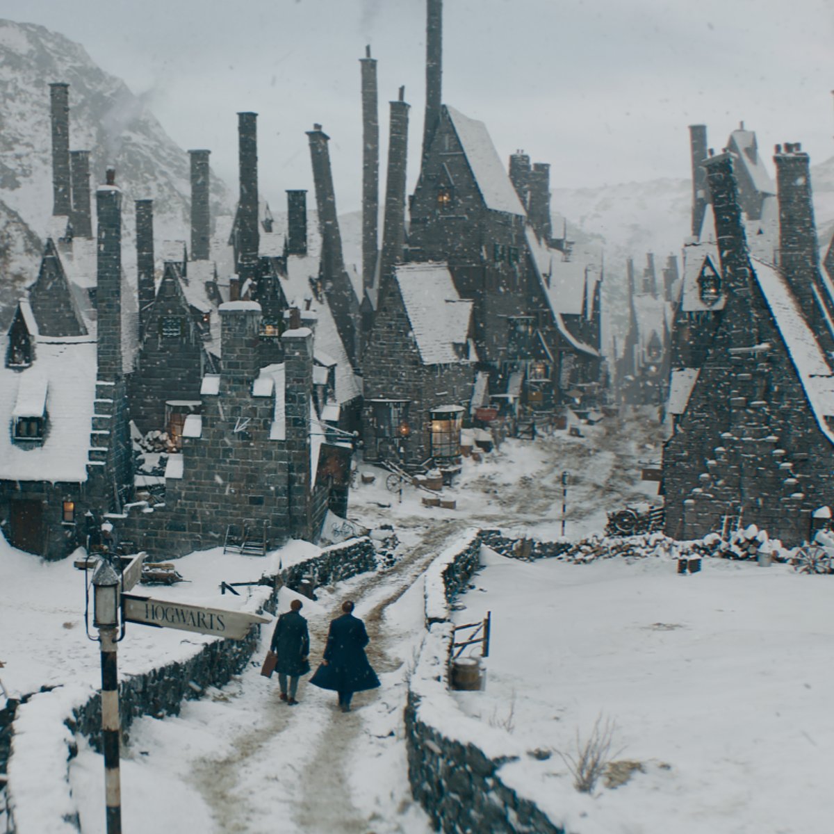 BeastsMovieUK's tweet image. Welcoming you back to Hogsmeade.  #SecretsOfDumbledore