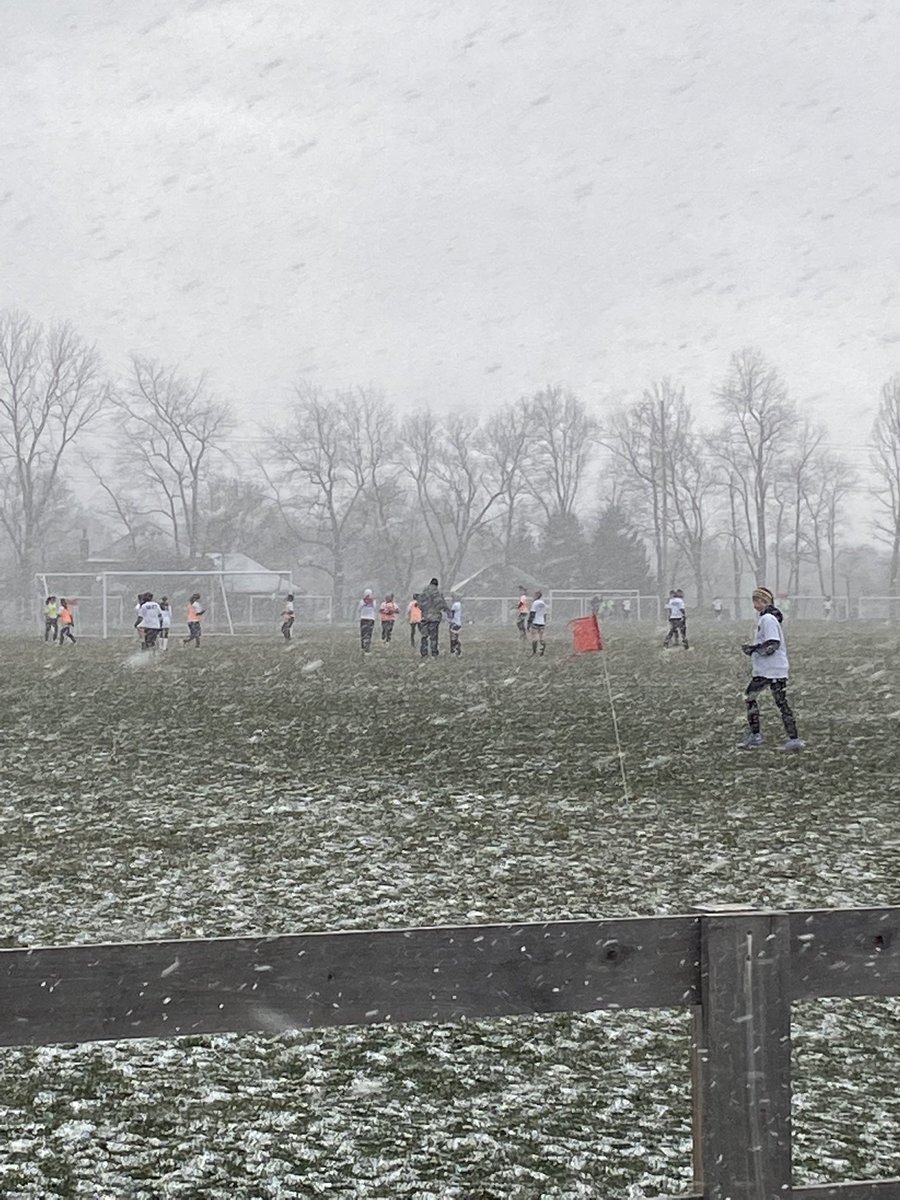 talk2click's tweet image. Snow on the ground, snow flying—08 girls are tough!!  @ohioodp