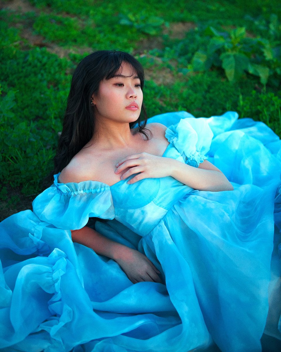 Gm! My technical side loves looking at characteristics between formats. This is a Mamiya rb67 and a Nikond850

Film.                 Vs.                Digital