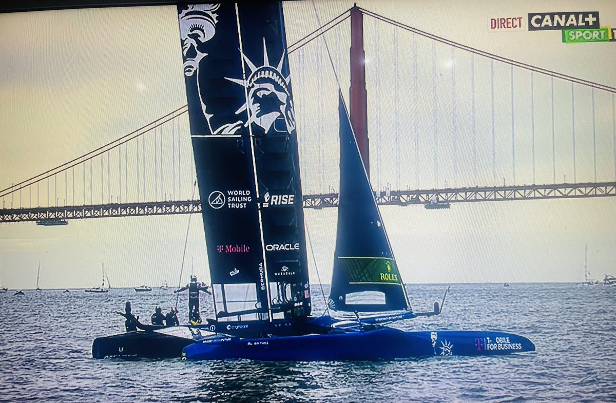 Balde_souare's tweet photo. J’aime bien ces voiles #SAILGP
Le #Goldenstatebridge en arrière-plan. Awsome… #SanFrancisco https://t.co/i3Qq2MvwjR