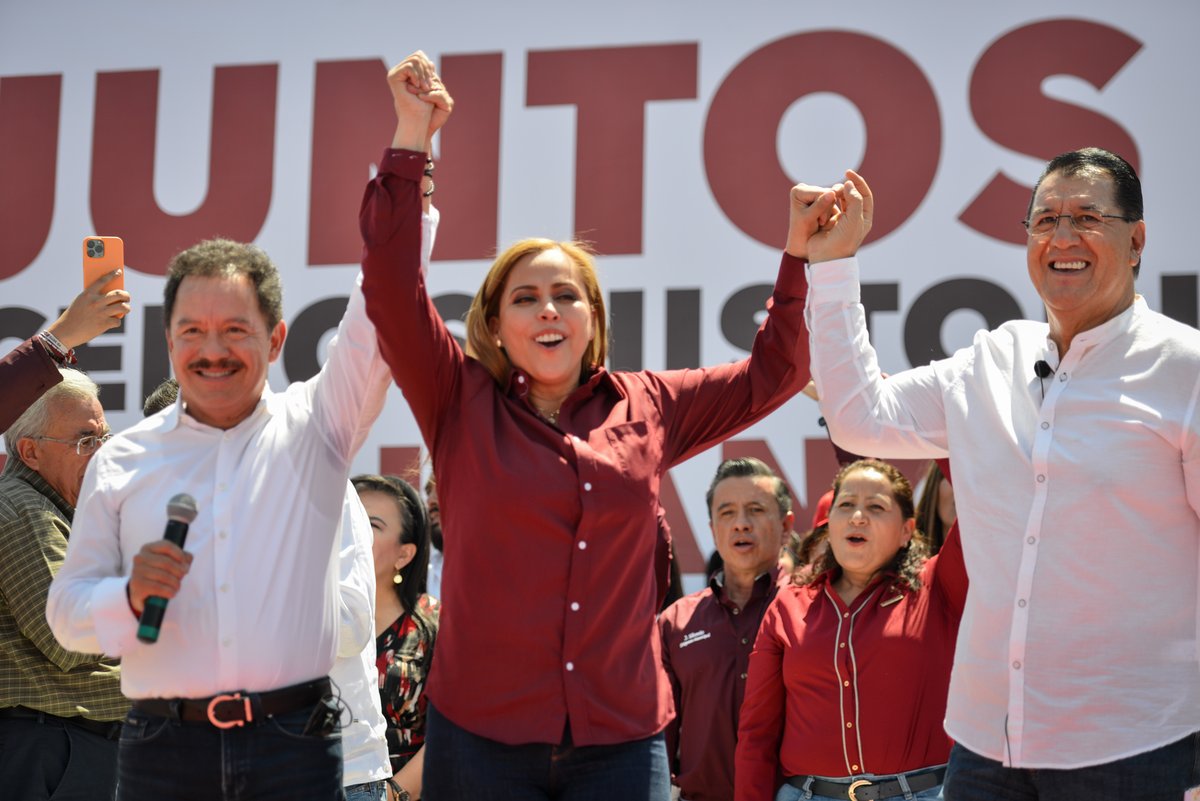 MarinaVitela_'s tweet photo. Muchas felicidades, querido @AGonzaloYanez  por tu registro como candidato a la alcaldía de #Durango.

Estoy segura de que tu gran visión de trabajo será fundamental para las y los duranguenses en la capital. ¡Éxito, amigo! https://t.co/LrwkpSbZSo
