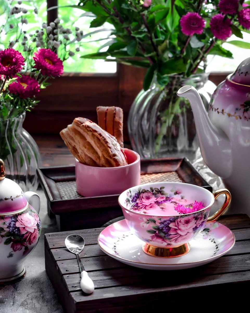 "Despite the forecast, live like it's spring."—Lily Pulitzer

As the days grow longer, we are given more time to enjoy tea while waiting for warmer weather. Until then, we will spend our weekends delighting in the buds of spring and tea.

📷: @my_romantic_kitchen_stories